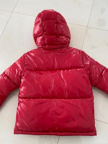 Červená bunda, benetton,140