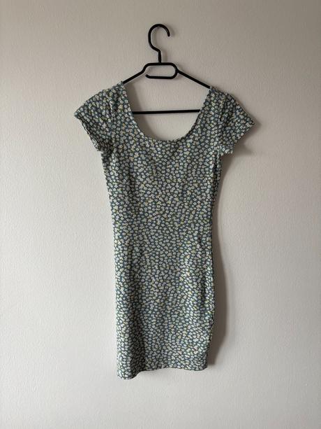 Kvetované, priliehavé šaty, clockhouse,xs