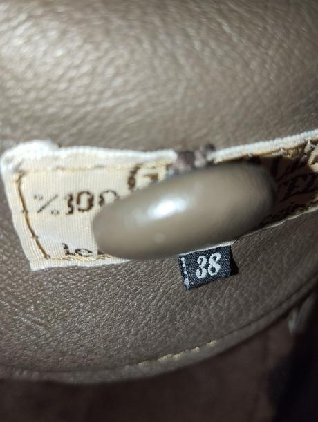 Kožený kožuch, 38