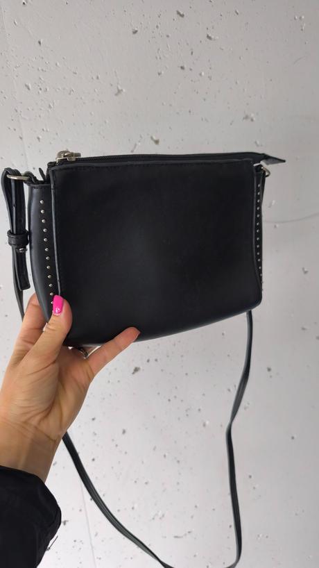 Čierna malá crossbody kabelka,