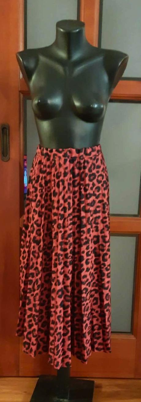 Predám plisovanú sukňu f&f veľ. s-l, f&f