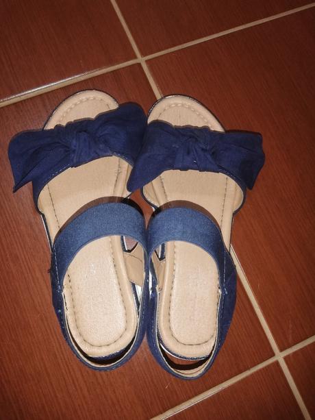 Dievcenske sandale, 34