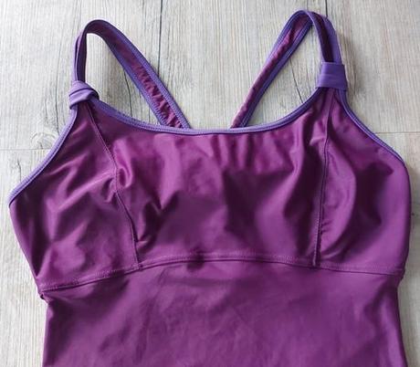 Bordovo fialové plavky, 42