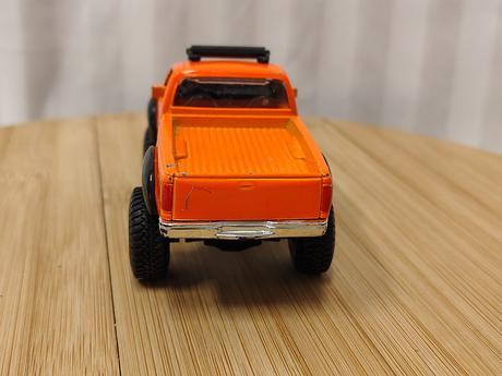 Zber retro model ford f-series 4x4 rebels, maisto,