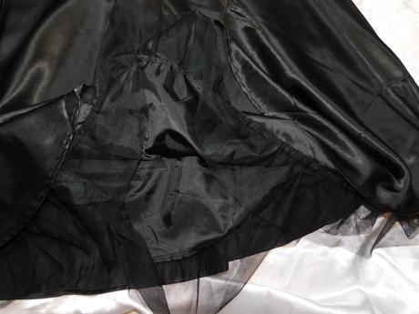 Kvalitne velmi pekne saty na slavnost, 38