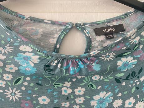 Šaty s kvietkami, l