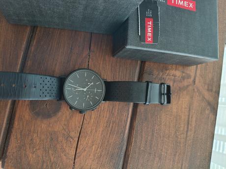 Timex kožené kvalitné hodinky,