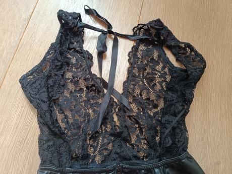 Eroticke saty s, s
