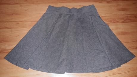 Šedá sukňa, s
