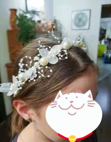 Venček, čelenka s bielymi perličkami,