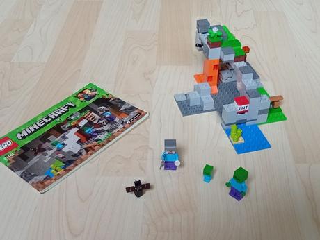 21141 lego minecraft - jaskyňa so zombie, 