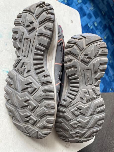 Parádne outdoorové tenisky head, 33