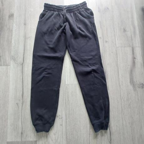 Čierne tepláky, 176