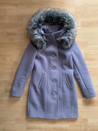 Fialový kabát s kapucňou a kožušinou, xs