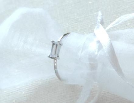 Strieborný prsteň baguette,