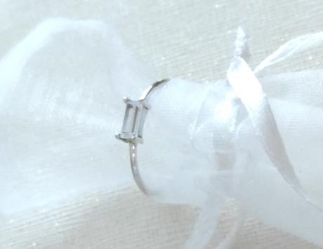 Strieborný prsteň baguette,