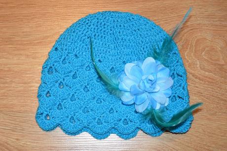 Háčkovaná čiapočka s kvetom, <50 - 158