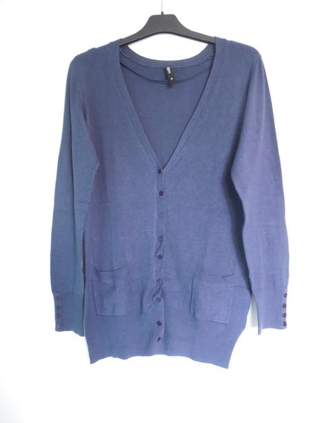 Tmovomodrý sveter na gombíky, m