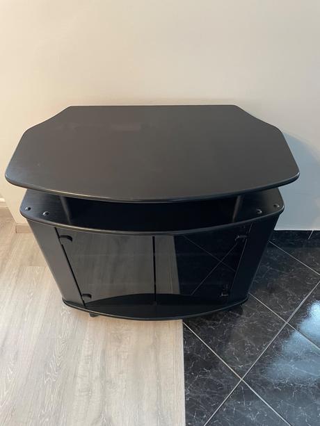 Skrinka pod televízor,