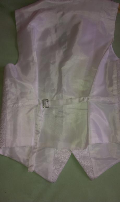 Oblek so slavnostnou vestou, 48