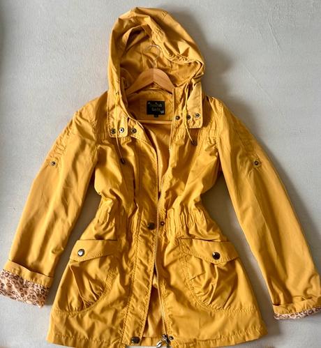 Dámska žltá bunda s kapucňou, s