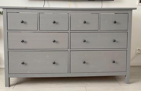 Sivá komoda hemnes, 