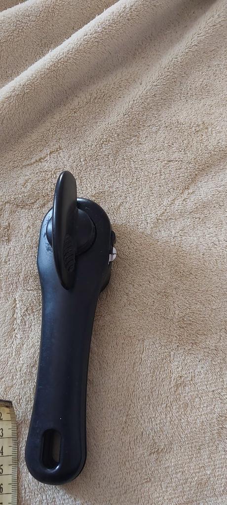 Otvatac na konzervy znacky a la casa,