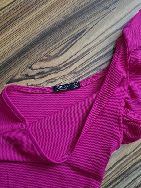 Šaty s volánom, bershka,xs