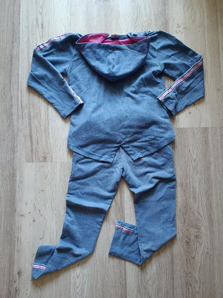 Tepláková suprava, 122