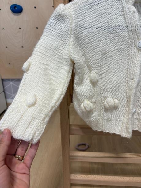 Biely sveter na gombiky handmade, 98