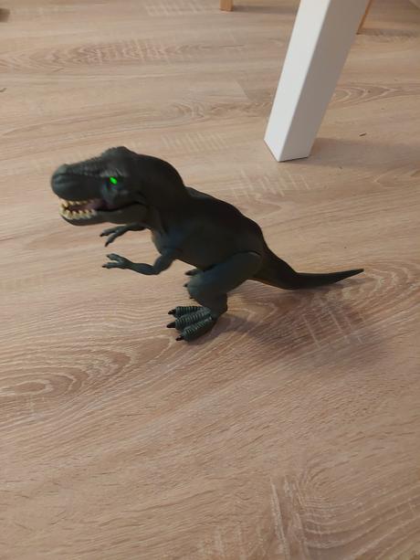 Dinosaury, jaštery, 