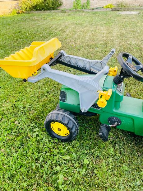 Rolly toys john deere traktor s vlečkou,