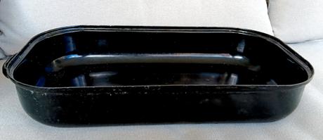 Starý smaltovaný pekáč,
