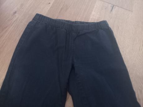 Tenké čierne nohavice, 158