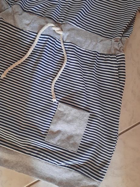 Tričkovinové šaty, m