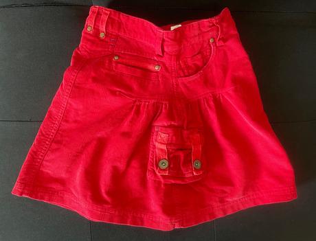 Menčestrová sukňa, 128