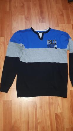 Pekný chlapčenský sveter, 146