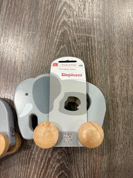 Hape - drevene sloniky na tahanie,