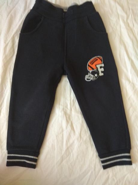 Tmavomodré tepláky, reserved,98