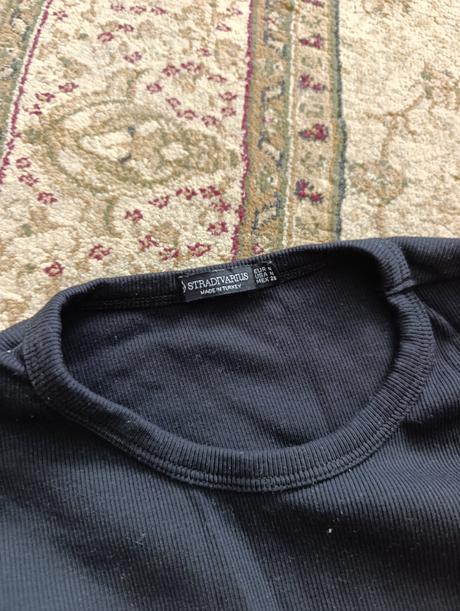 Čierne tričko, stradivarius,s