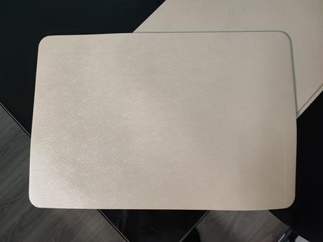 Prestieranie pod taniere, 