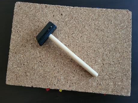 Korková tabuľka s kladivkom, 