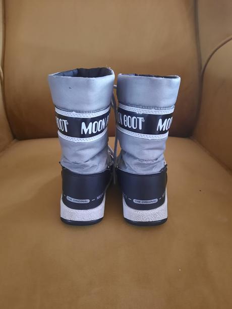 Snehule moon booot, 25