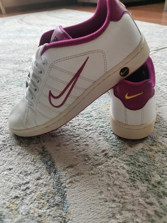 Minimálne nosené nike, nike,36
