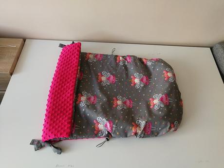 Nepadacia deka na kočík, 