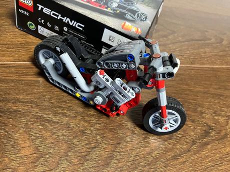 Lego technic motorka,