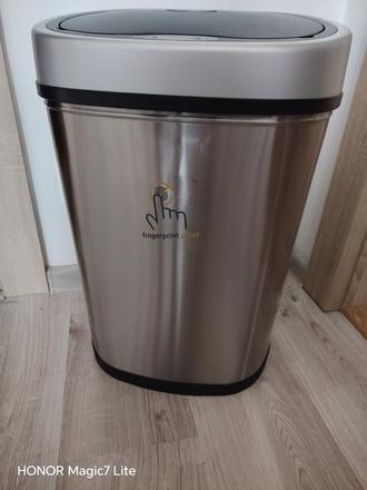 Bezdotykovy smetný kos, 