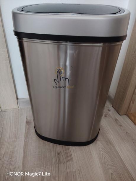 Bezdotykovy smetný kos, 