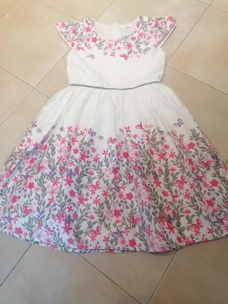 Šaty nenosené, 152