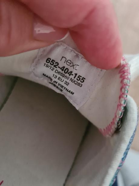 Ligotavé dúhové tenisky s odznakmi next, next,32